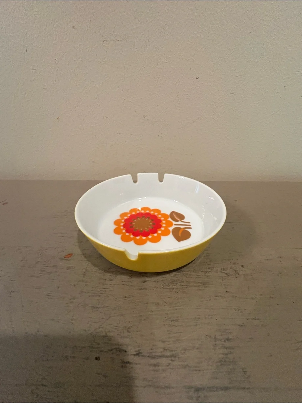 VTG 1970s Ceramic Ashtray With Flower Power Daisy Design